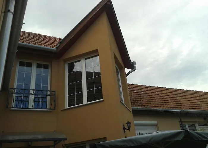 Marika Haus בית הארחה 3*